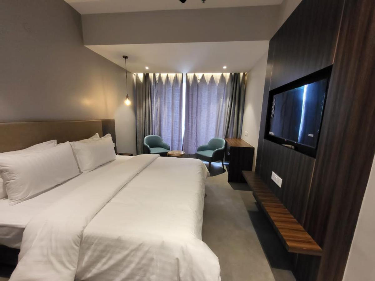 Belvedere Suites Greater Noida Exterior foto