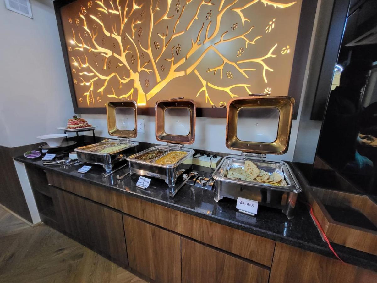 Belvedere Suites Greater Noida Exterior foto