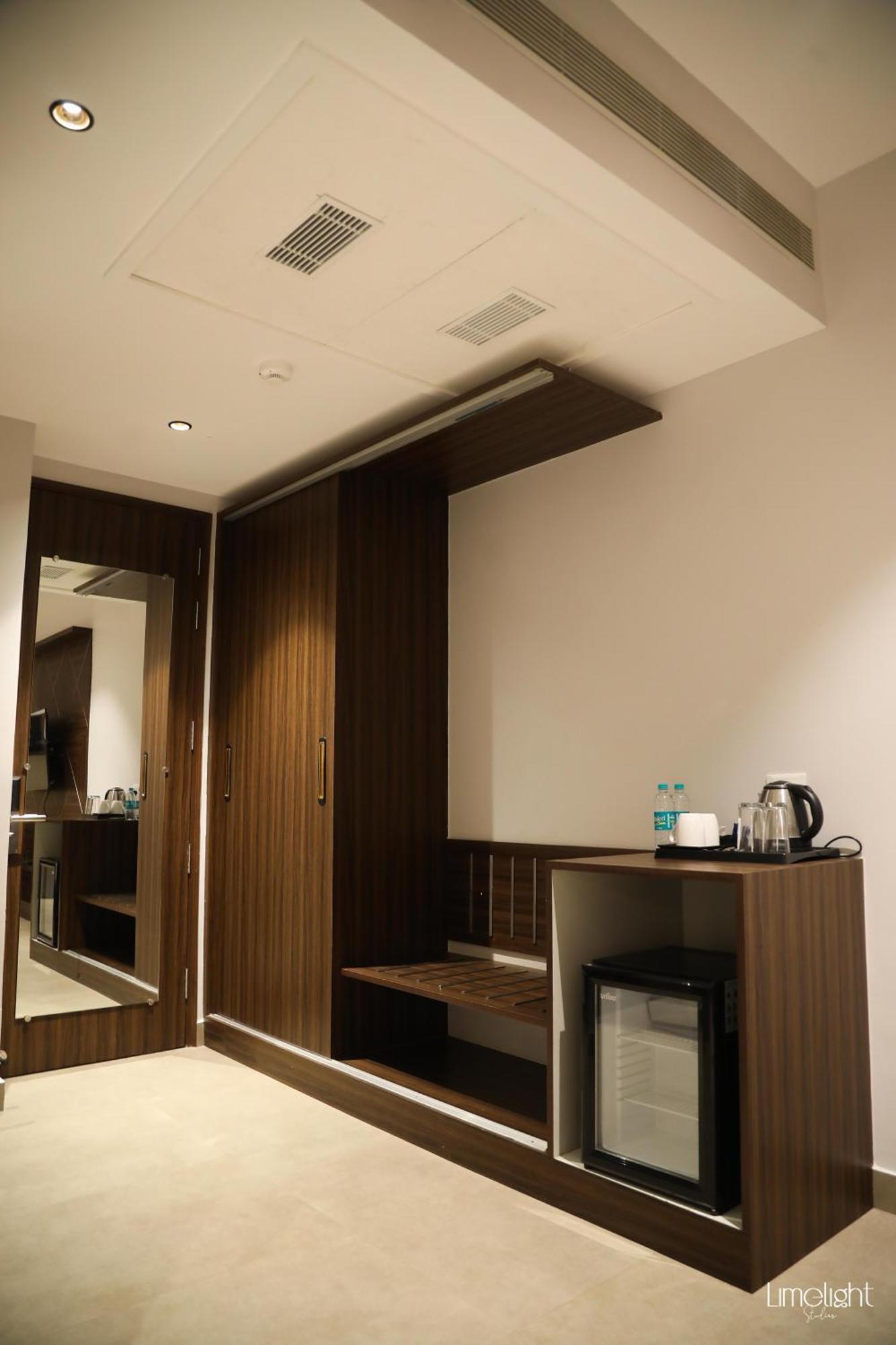 Belvedere Suites Greater Noida Exterior foto