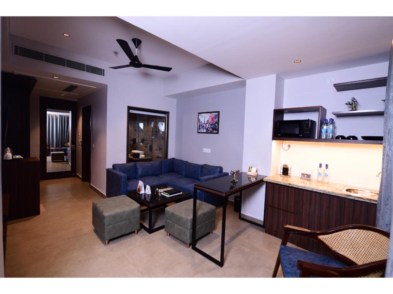 Belvedere Suites Greater Noida Exterior foto