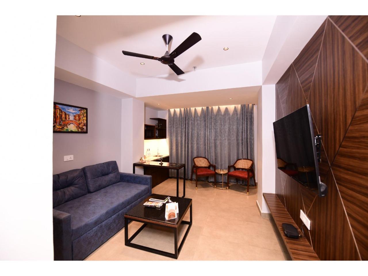 Belvedere Suites Greater Noida Exterior foto