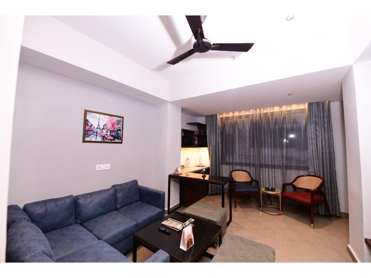 Belvedere Suites Greater Noida Exterior foto