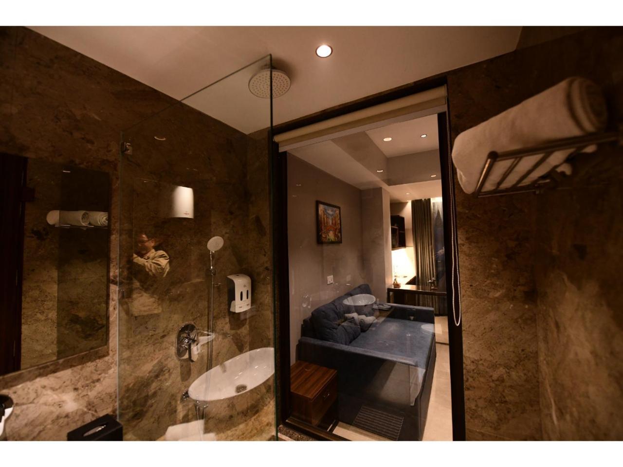 Belvedere Suites Greater Noida Exterior foto