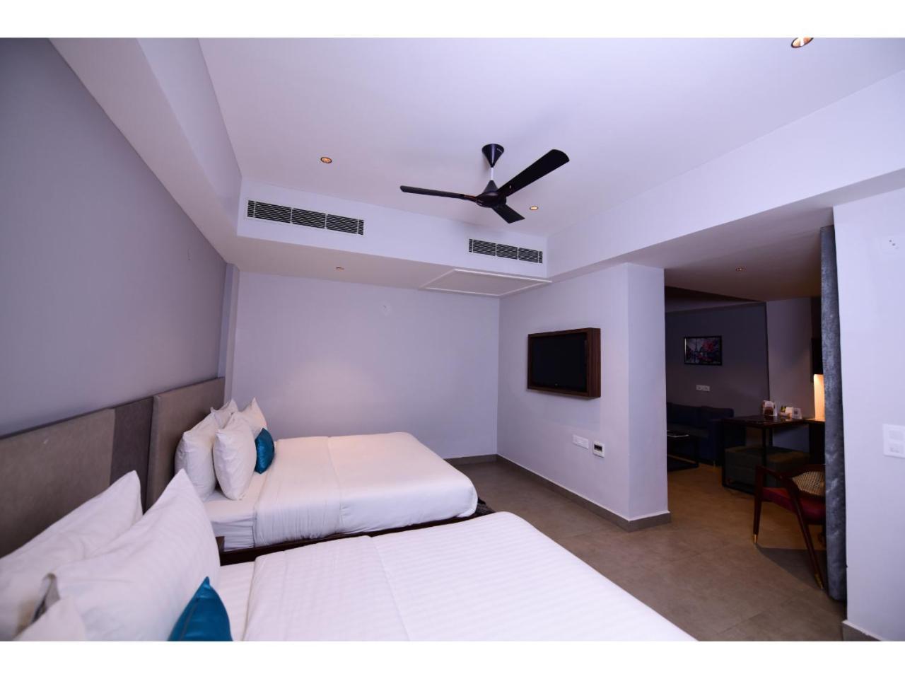 Belvedere Suites Greater Noida Exterior foto