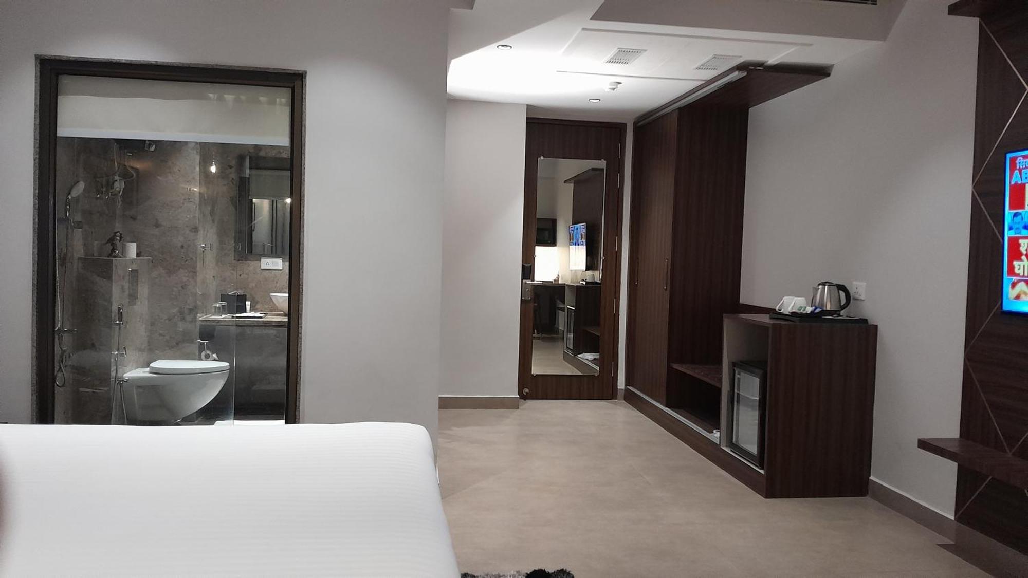 Belvedere Suites Greater Noida Exterior foto